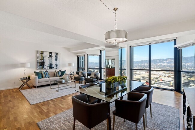 Building Photo - GORGEOUS Views from the 28th Floor in this... Unit 2825 Rental