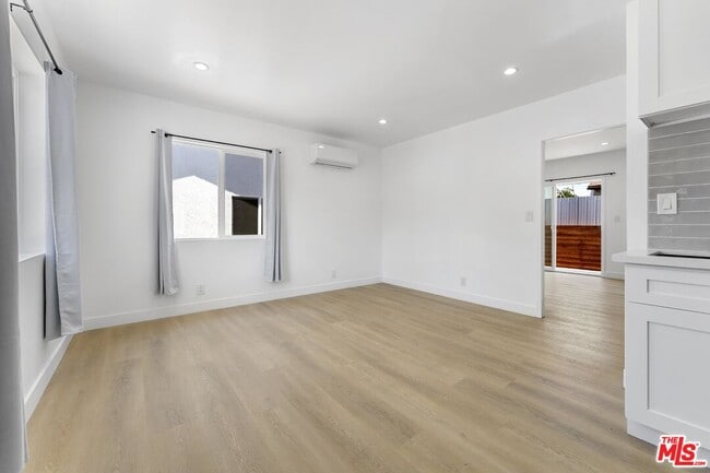 Photo - 19433 Valerio St Unit 2