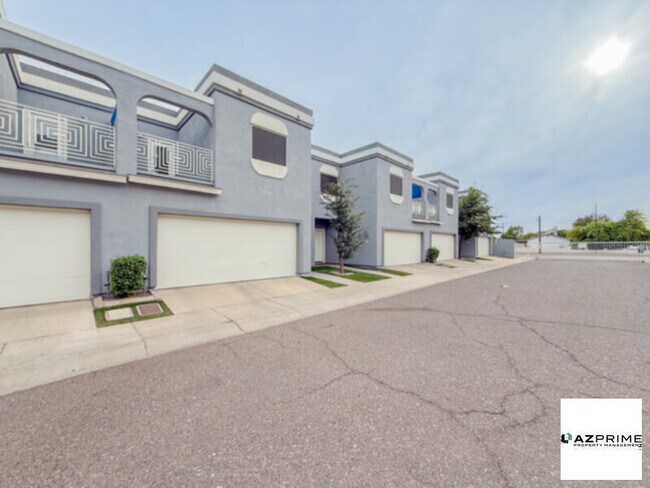 Photo - Welcome to this beautifully maintained 2/2.5 condo in Phoenix!