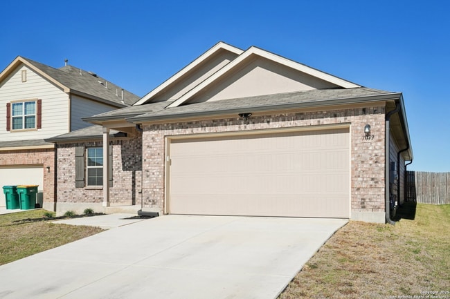Photo - Beautiful 3 - Bedroom One Story Home in Vista Ridge Community