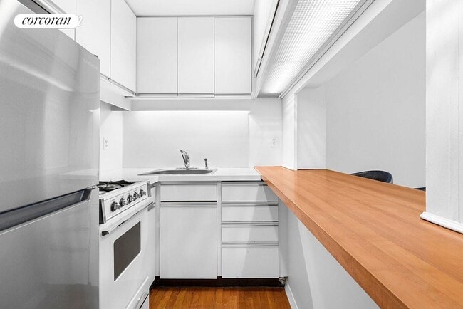 Photo - 250 W 88th St