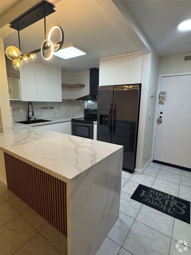 Building Photo - 1465 NE 123rd St Unit 715 Rental