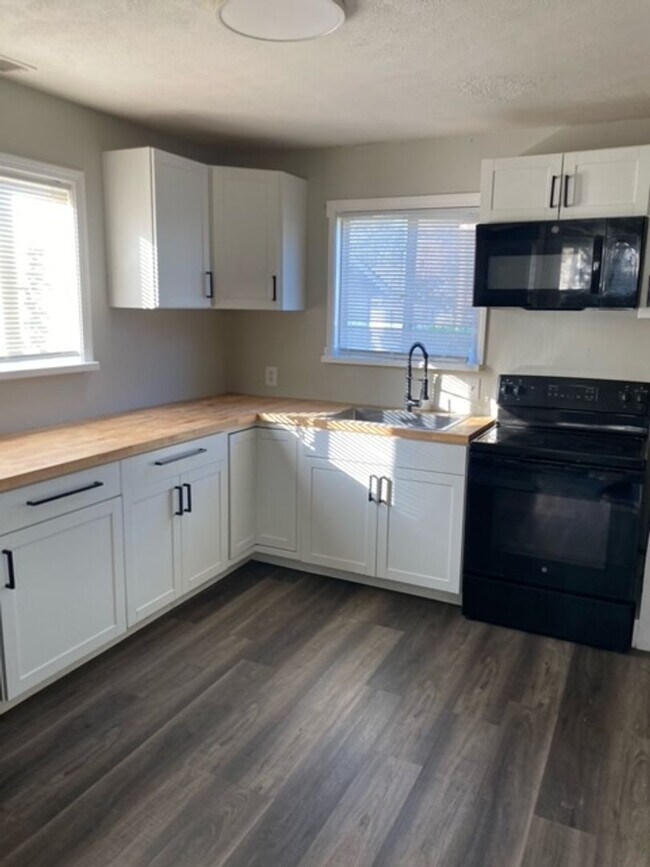 Photo - Renovated 2 Bedroom / 1 Bathroom Available...