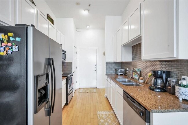 Photo - 2931 E 12th St Unit 306
