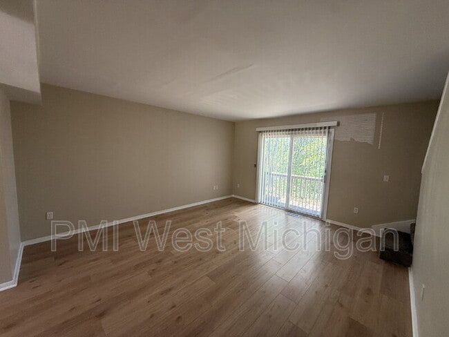 Photo - 6051 In the Pines Dr SE