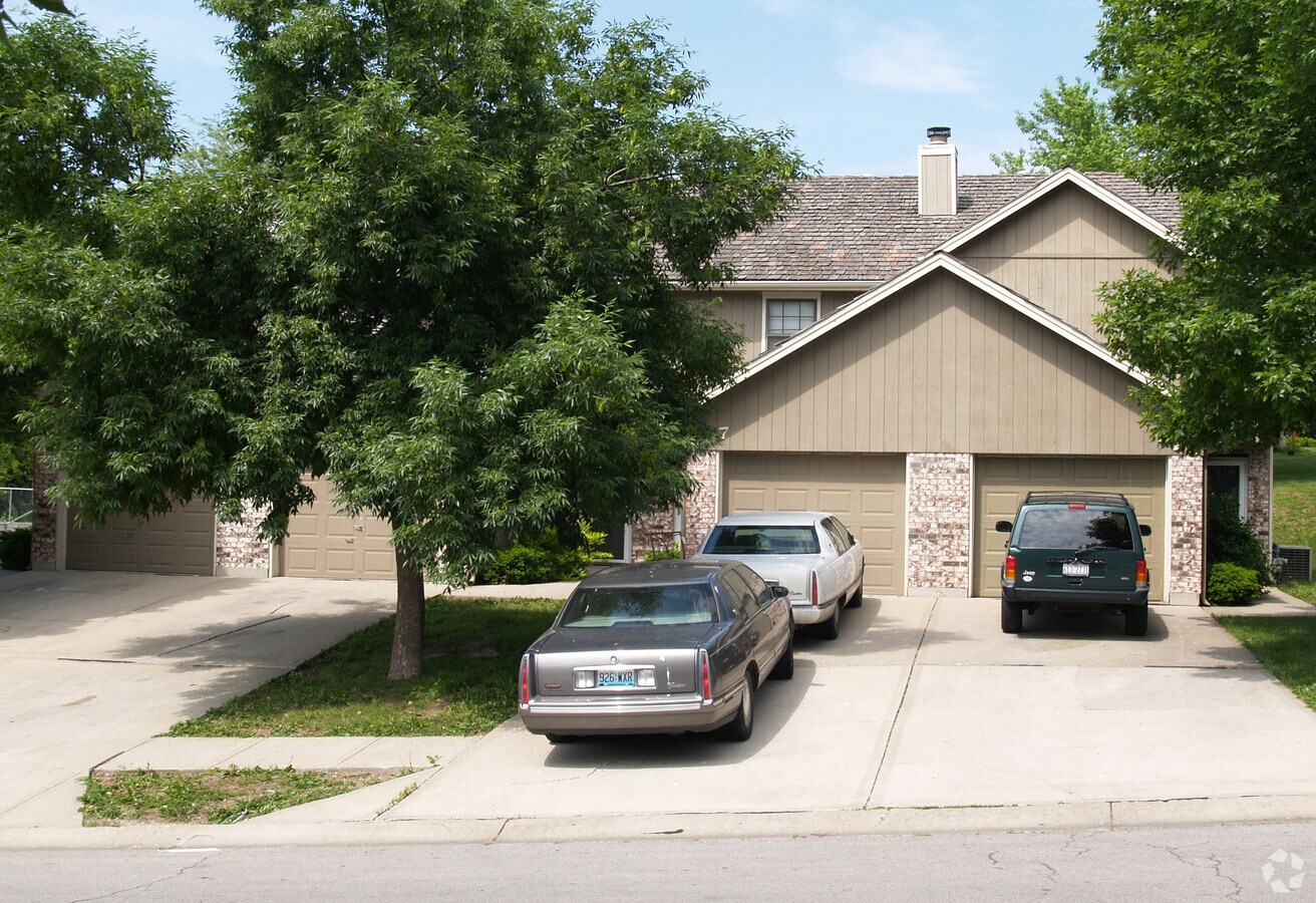 Photo - 425-431 NE Churchill St