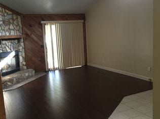 Photo - 2711B Redwood St