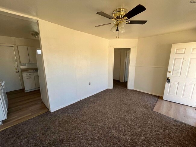 Photo - 2009 Joline St