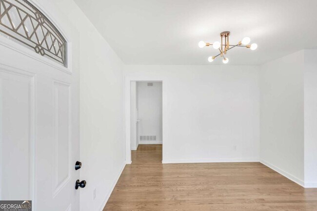 Photo - 2773 Fairlane Dr SE