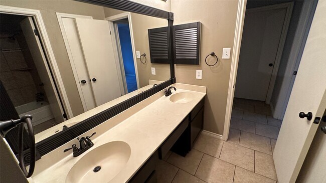 Photo - 8607 Knoll Forest Dr