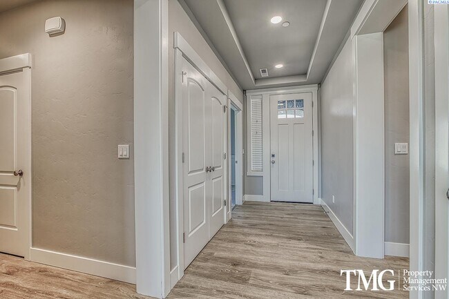 Photo - FOR RENT - 5 Bed Richland Home with 3-Car ...