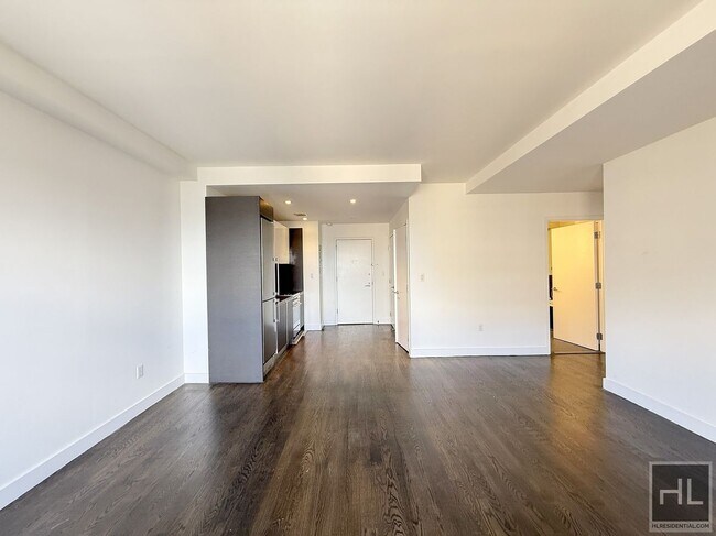 Photo - NO fee Sunny 1 bedroom 1 bathroom with was... Unit 14H