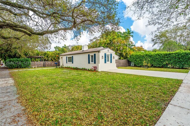 Photo - 295 De Leon Dr