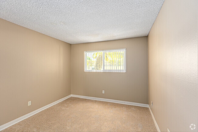 1BR, 1BA - 640SF - Bedroom
