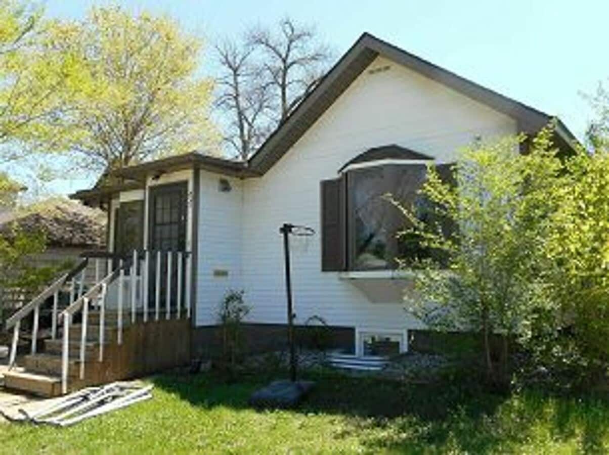 Three bedroom, 1.5 single-family home - Three bedroom, 1.5 single-family home