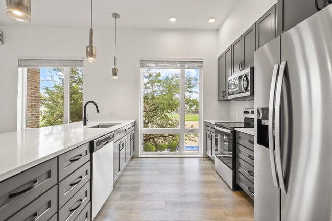 Photo - 1775 S Pearl