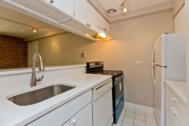 Photo - 3732 N Pine Grove Ave Unit 1A