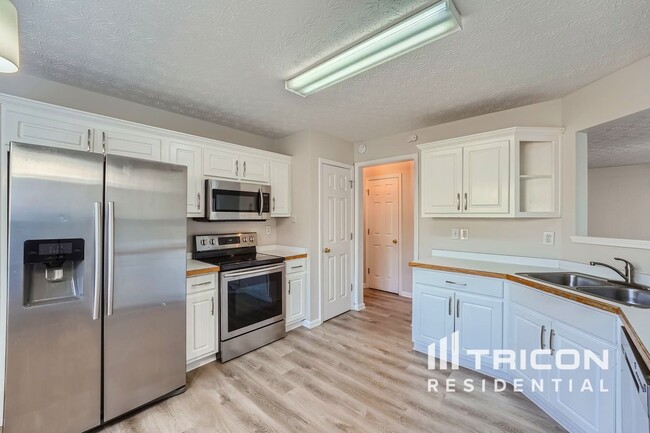 Building Photo - 1504 Riverglen Dr