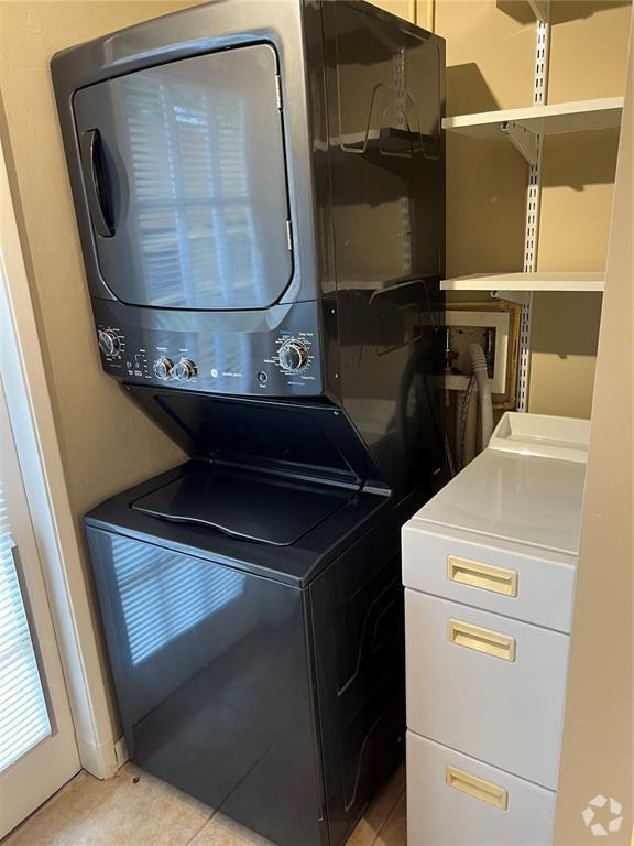Building Photo - 1029 SW 15th Ter Unit 2 Rental
