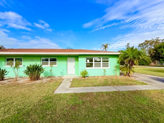 Photo - 7000 Hibiscus Ave S