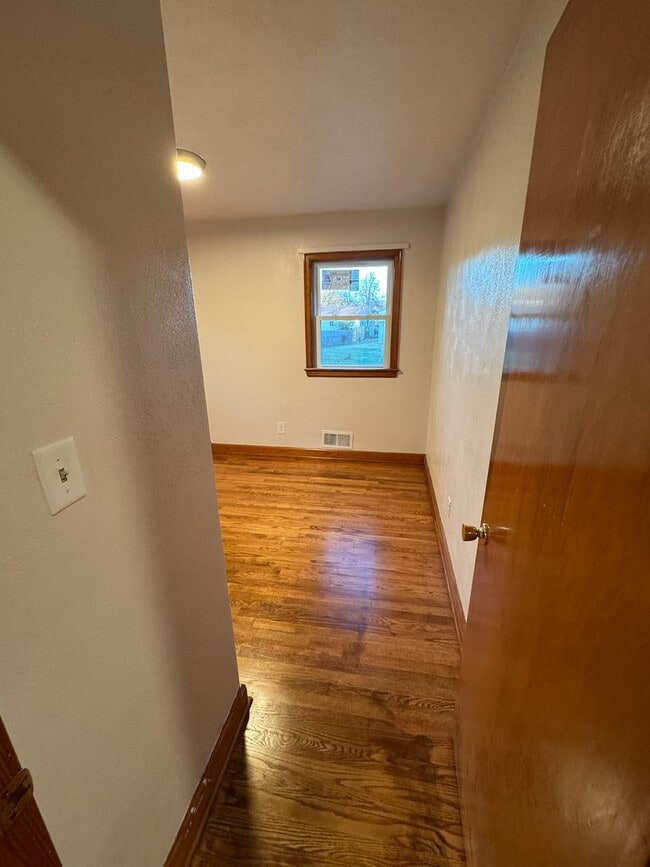 Photo - 707 Crystal Dr