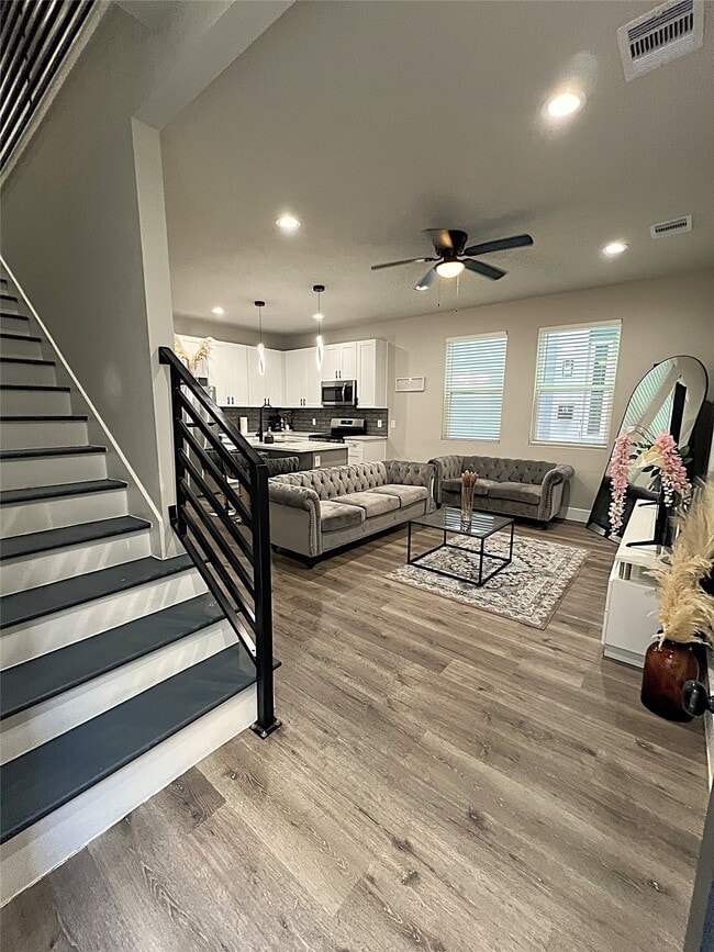 Photo - 19106 Sears Dr Unit B