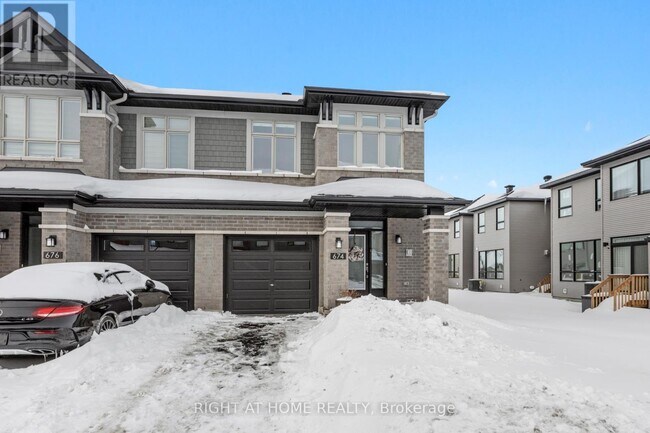 Photo - 674 Honeydew St