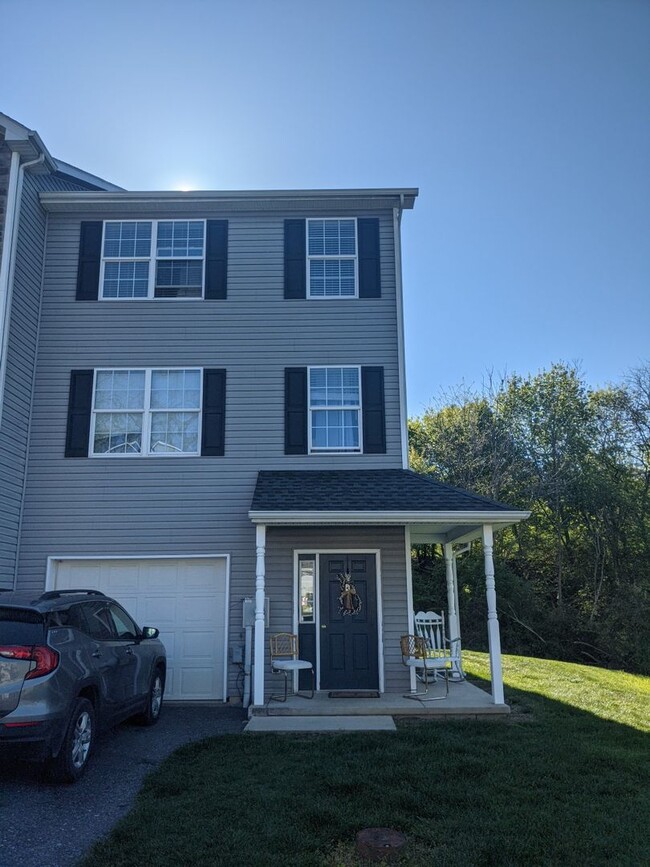 End Unit Town Home in Waynesboro, PA! - End Unit Town Home in Waynesboro, PA!