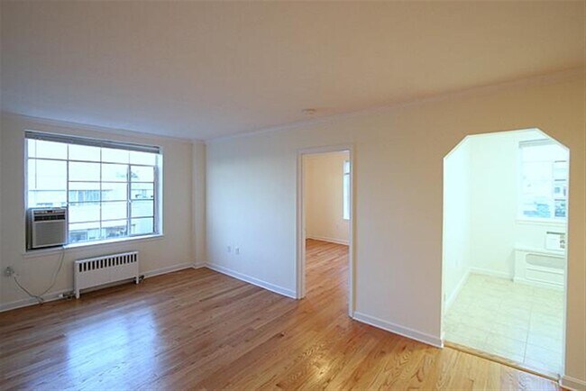 Photo - Brattle Arms Apartments