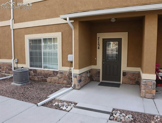 Building Photo - 7154 Sand Lake Heights Rental