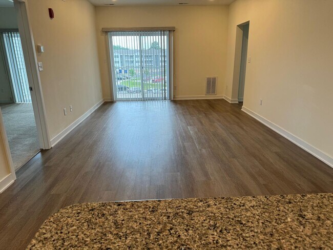 Photo - Waterfront- Year Round Community! Unidad 309