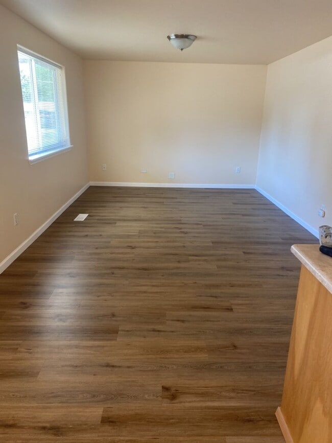 Building Photo - CP617/619 Unit 619