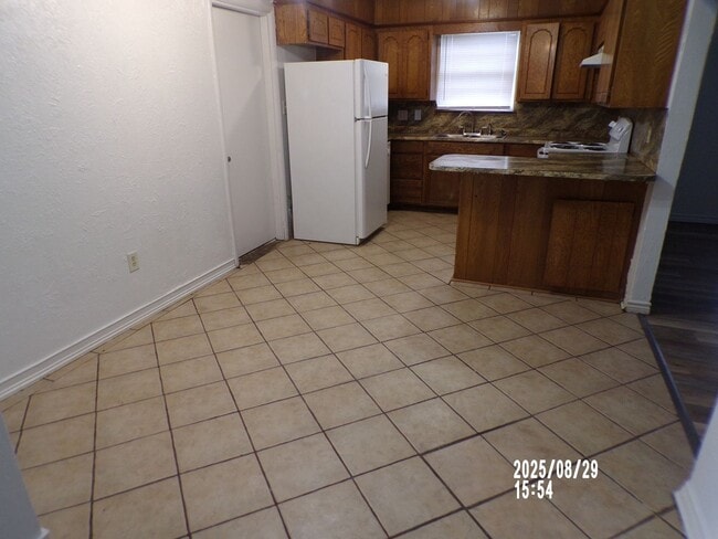 Photo - 2335 NW 41st St
