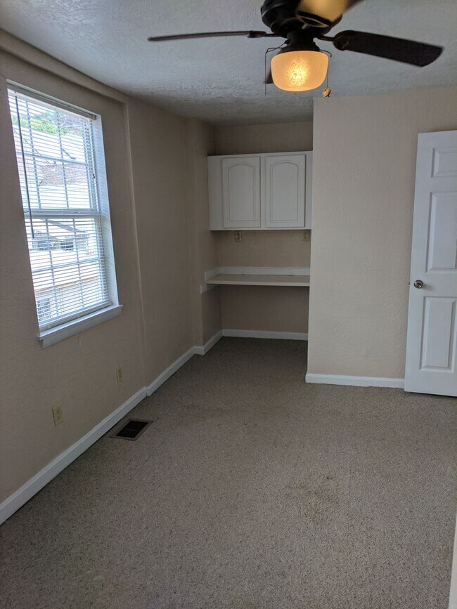 Photo - Renovated 4 bedroom House on the South Side Flats!!