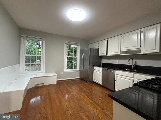 Photo - 10152 Village Knolls Ct