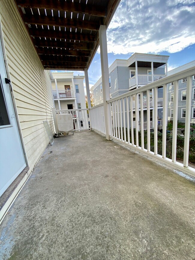 Building Photo - 14 Belknap St Unit 1 Rental