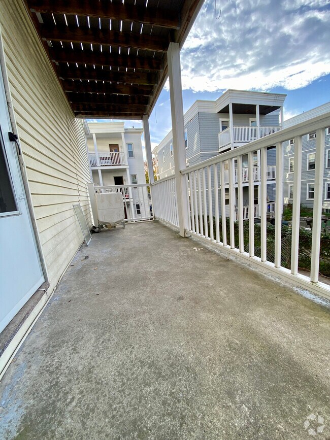 Building Photo - 14 Belknap St Unit 1 Rental