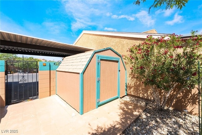 Photo - 2338 Jack Pine Way