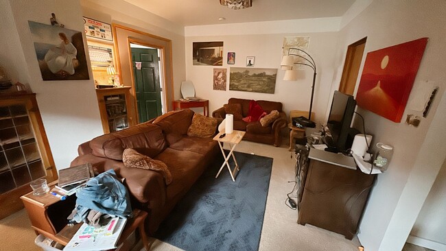 Photo - PRELEASE: 5 bdrm/2 bath in York neighborhood