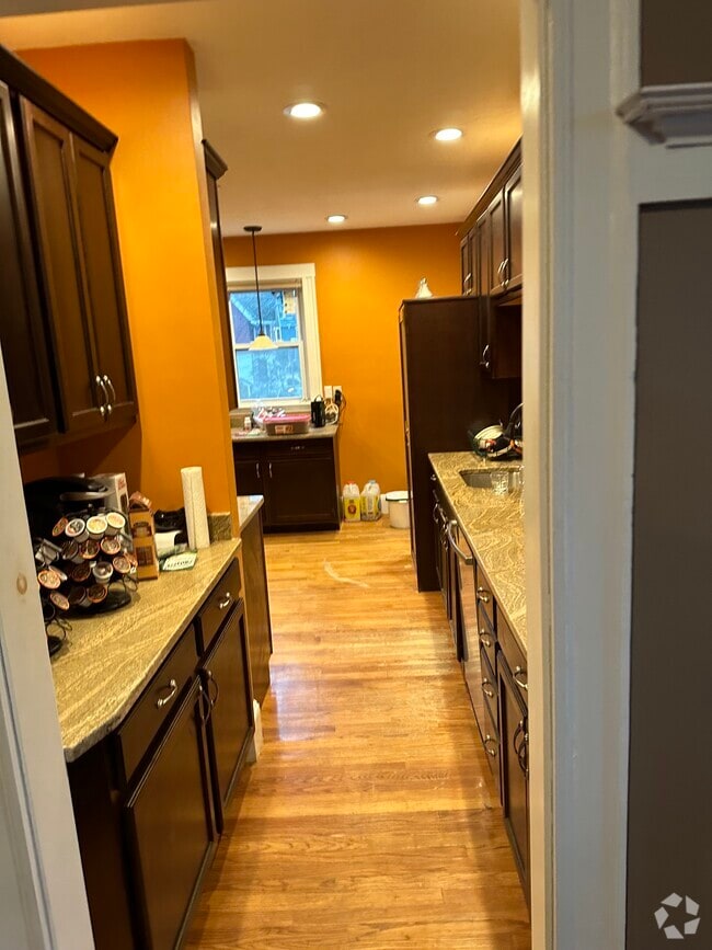 Building Photo - 29 Tremlett St Unit 2 Rental