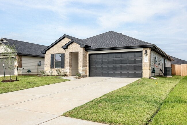 3027 Lake Crest Dr