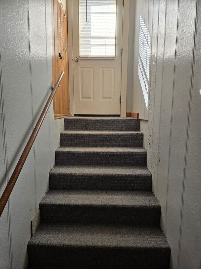 Building Photo - 2 bed, 1 bath