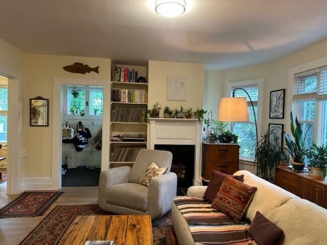 79 Valley Rd Unit B
