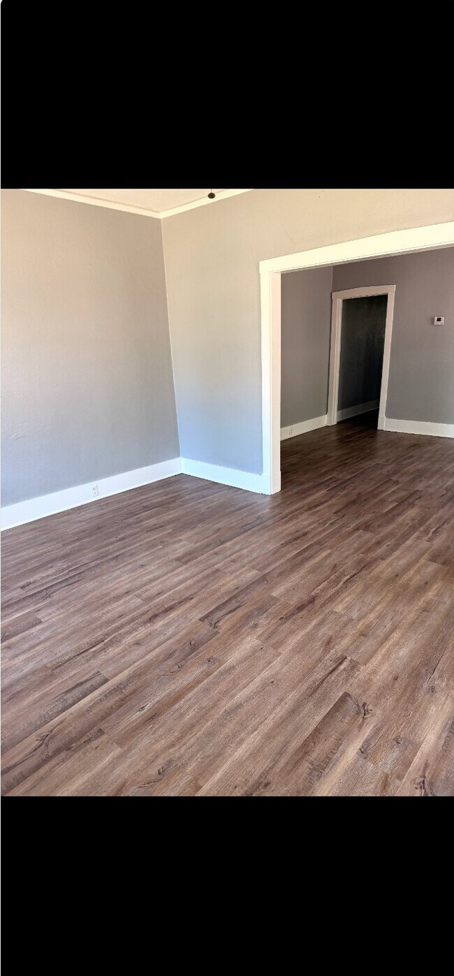 Photo - 809 W Walnut St Unit A