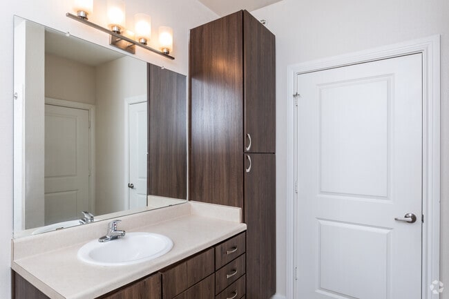 3BR, 2BA - 1259SF Bathroom
