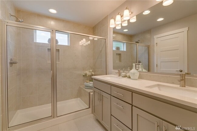 Photo - LIKE NEW RENTAL ~ The Forest on Filbert!