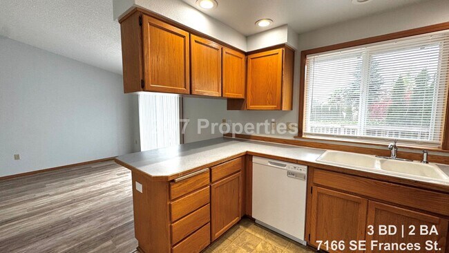 Photo - Updated 3BD | 2BA Home with Garage & Large Deck - Hillsboro
