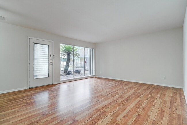 Photo - 3703 Roseland St Unit 8