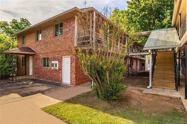 Photo - 319 E Edwards St Apartment Unit 7