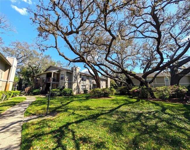 Building Photo - 14211 Shadow Moss Ln Unit 202